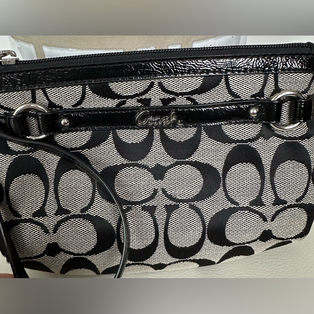Coach Wristlet Medium Gallery Signature Style F48299